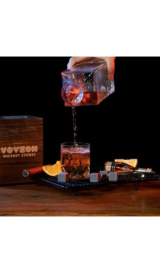 Whiskey Steine mit Glas Geschenkset für Männer 4 Whisky Scotch Bourbon Chilling Steine 1 Whiskey Glas in Holzbox Weihnachten Vatertag Geburtstag Geschenk für Vater Papa Freund - B0814BPP8FQ