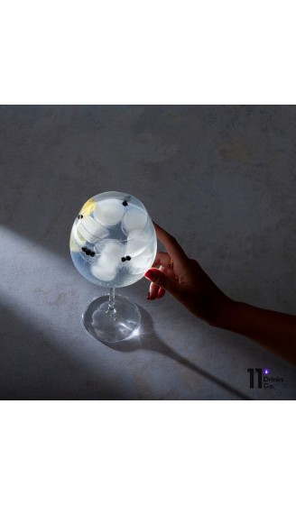 11DRINKS Gin Gläser kit Gläser Set für die Kreation von Einzigartigen Gin Tonic 2 Premium-Ballongläser aus Feinem Kristall 72cl Professioneller Mixlöffel & Messbecher 25 50ml Gin Geschenkset - B09CZFTBKJH